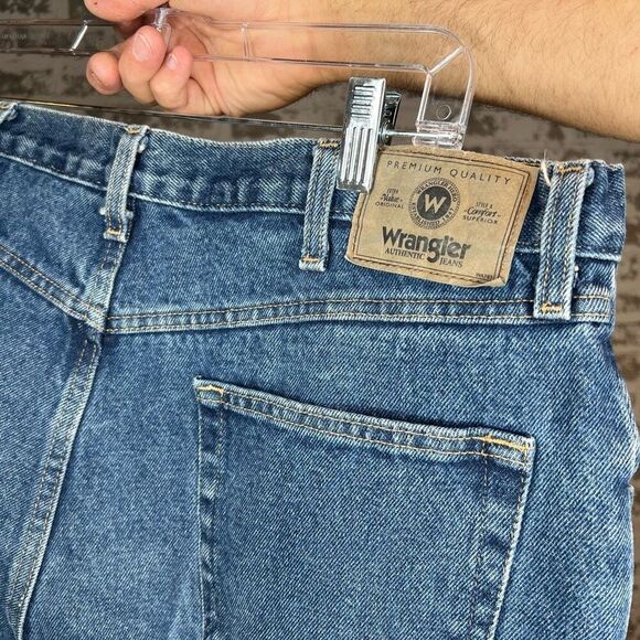 Wrangler relaxed fit jeans - Picture 4 of 6